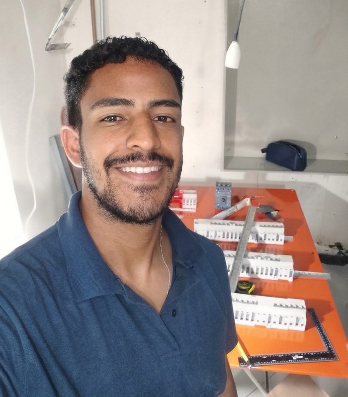 Vitor Henrique Ferreira, eletricista e encanador em Perus, Zona Oeste de São Paulo